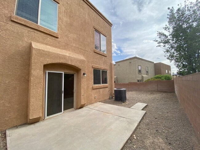 Building Photo - GATED COMMUNITY - 2 Story Townhouse - All BR Upper Level