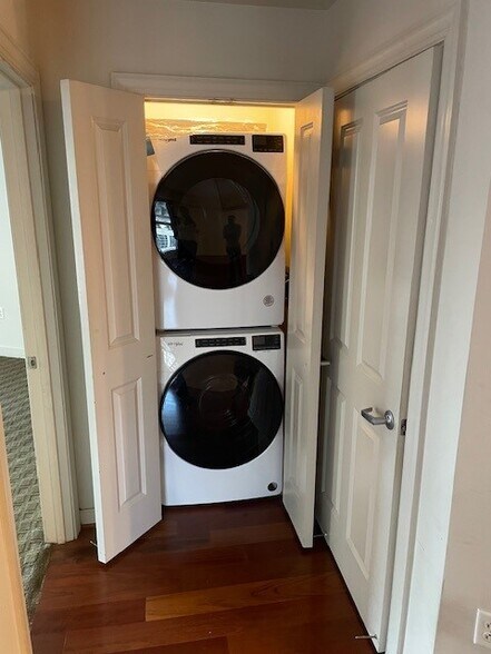 Washer/Dryer - 777 7th St NW