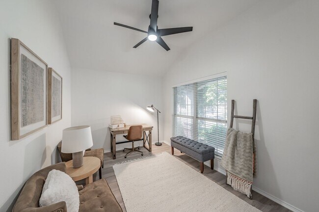 Building Photo - 3bed/2bath Cozy Chic with Backyard Oasis