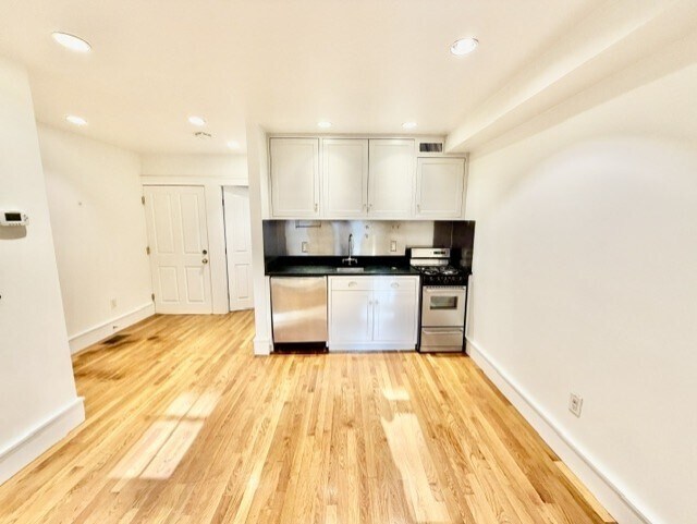 Building Photo - 11 Thacher Ct