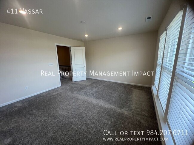 Building Photo - 411 Vassar-