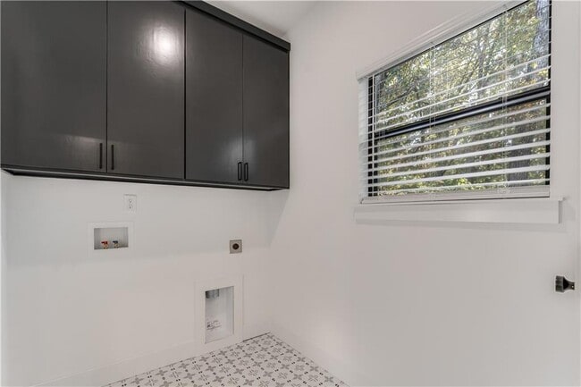 Building Photo - 2 Clee Ln