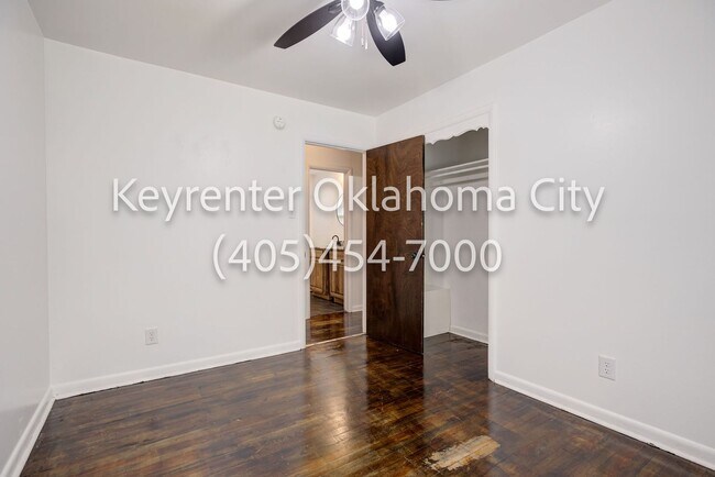 Building Photo - 1524 Rowena Ln
