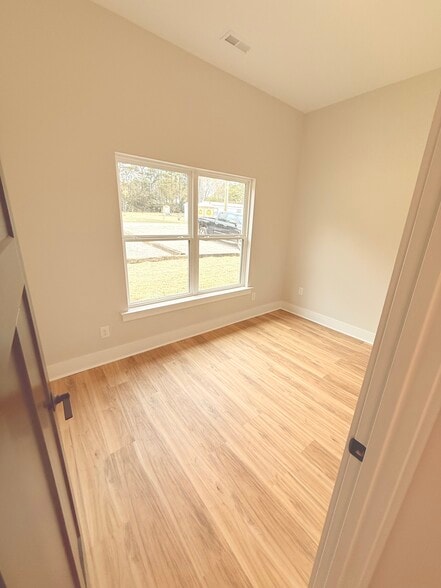 Building Photo - 1515 Jordan Rd