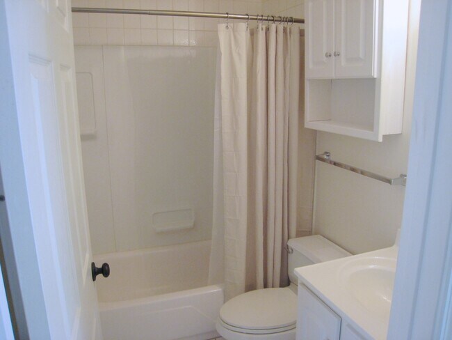 Bathroom - 320 Holloway Road