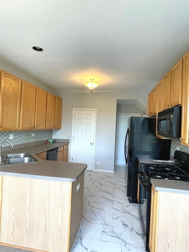 Building Photo - 541 Springbrook Trail N