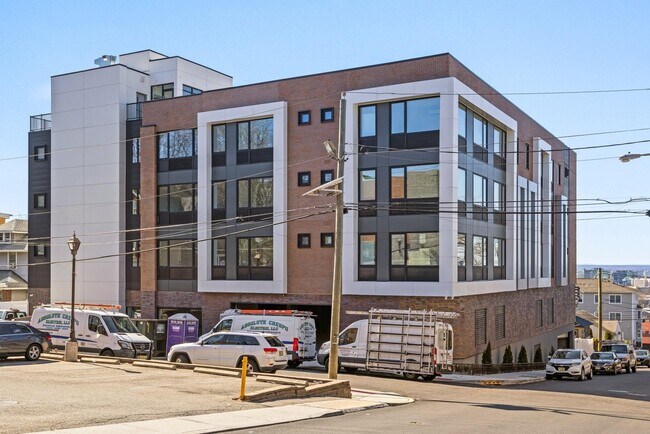 Building Photo - 4525 Bergenwood Ave