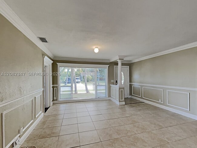 Building Photo - 913 Cochran Dr