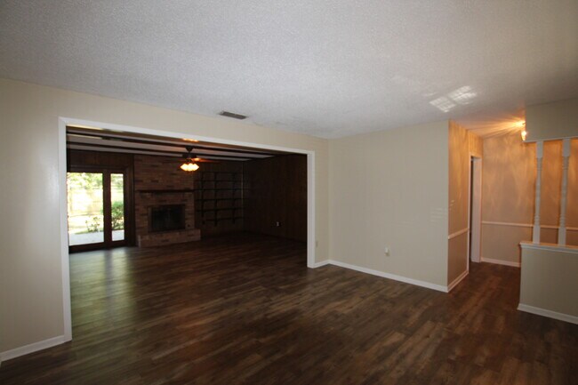 Building Photo - Coming Soon! Charming 3 Bedroom 2 Bath Home in Tyler!
