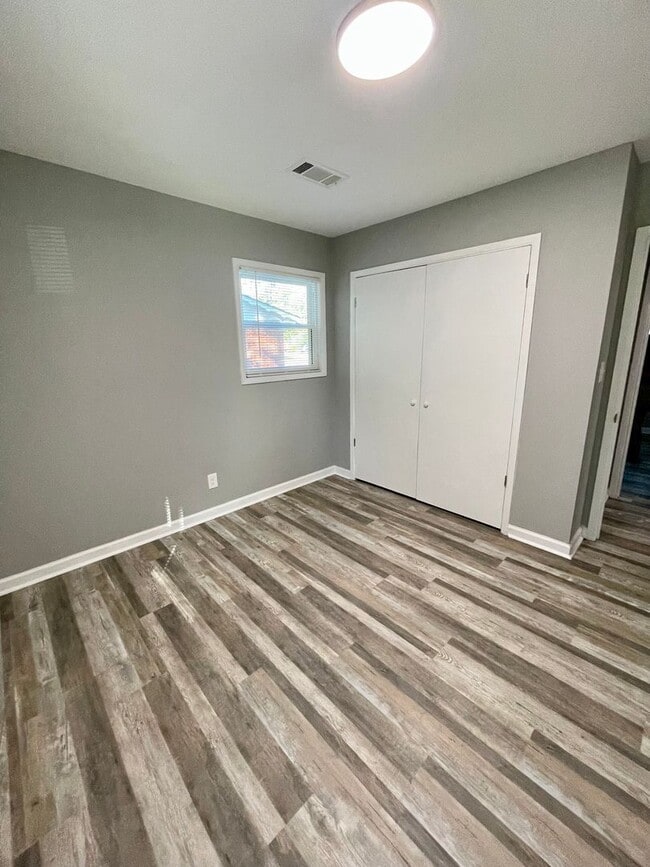 Building Photo - Beautifully remodeled home in Riverdale wi...