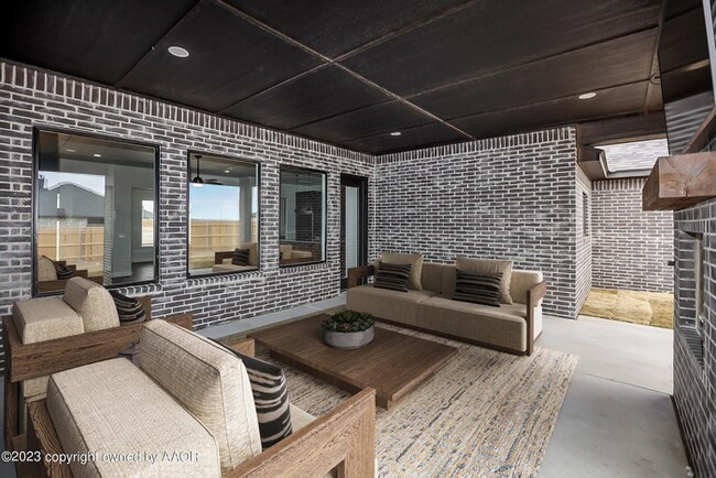 Building Photo - 504 Country Club Dr