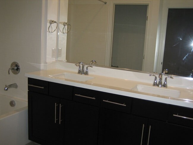 Building Photo - West Summerlin Townhouse - 1833-SqFt. - 3-beds, 2.5-baths, 2-car attached garage, Gated Comm.