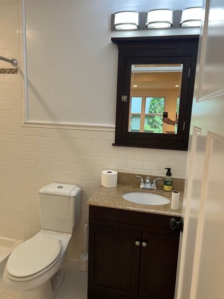 Bathroom - 2726 N Harrison St