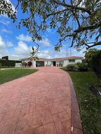 Building Photo - 2911 SW 98th Ave