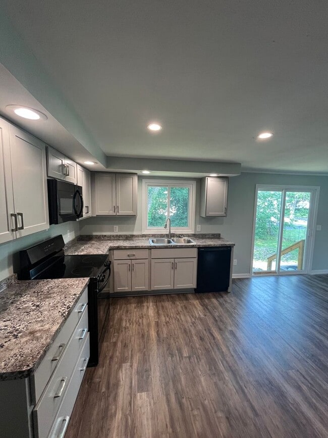 Building Photo - 41 Capri Dr