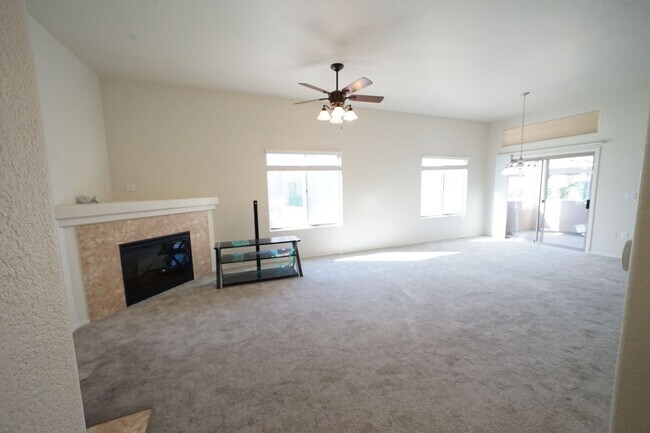 Building Photo - SHOWINGS AVAILABLE NOW