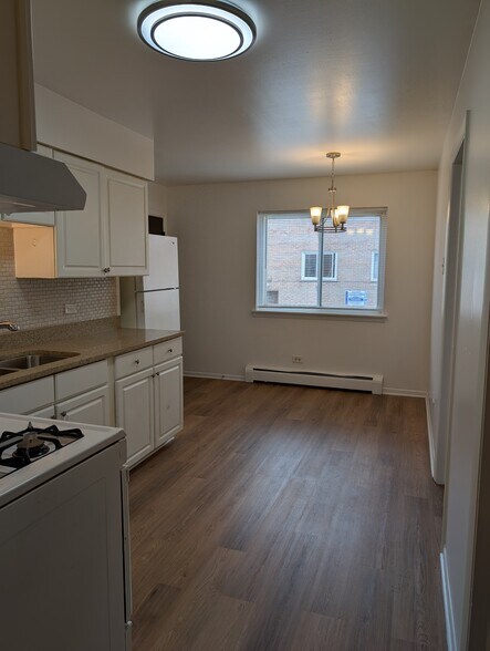 Kitchen - 10459 Carol Ct