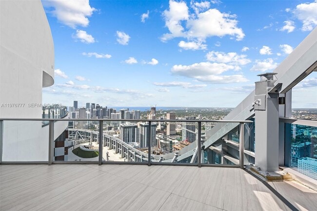 Building Photo - 851 NE 1st Ave