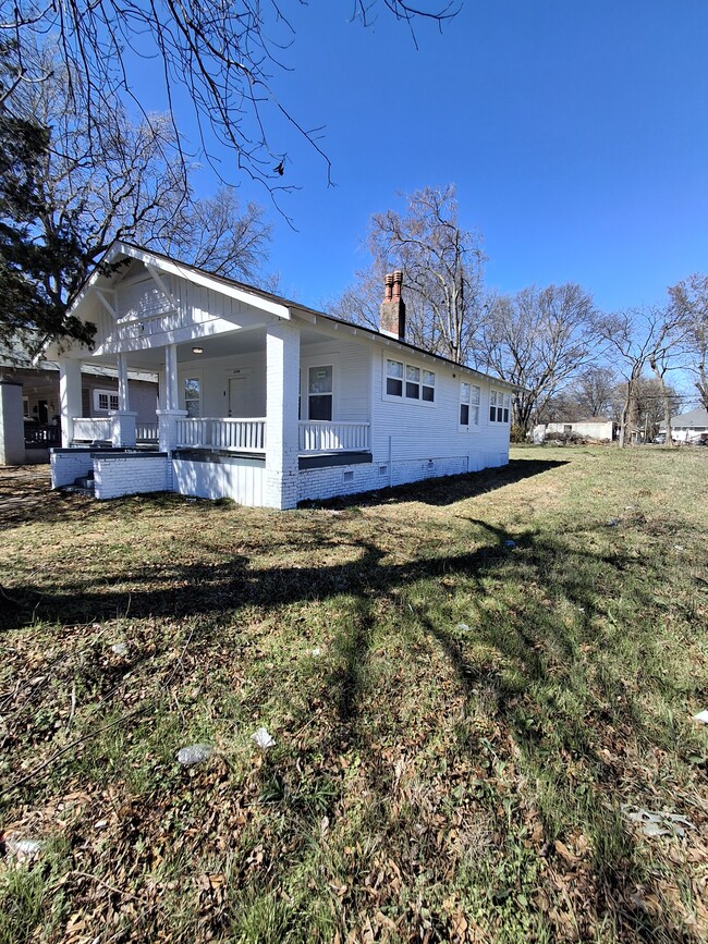 Building Photo - 1220 Alabama Ave SW