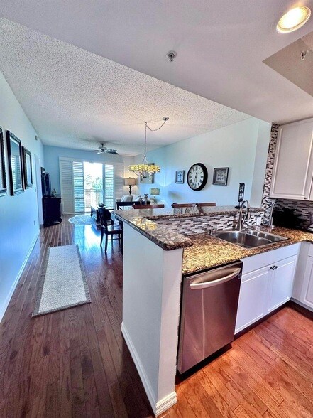 Building Photo - 26 Royal Palm Way