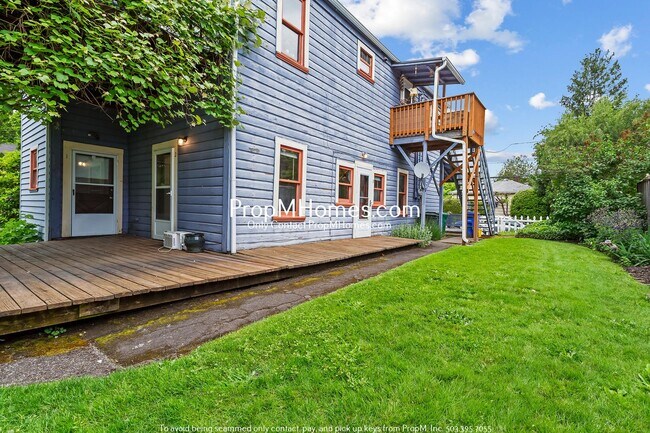 Building Photo - 1102 SE Umatilla St
