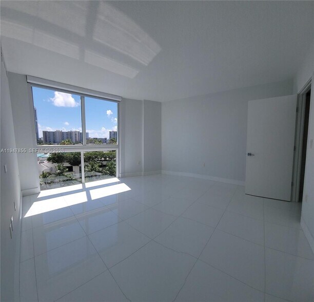 Building Photo - 250 Sunny Isles Blvd