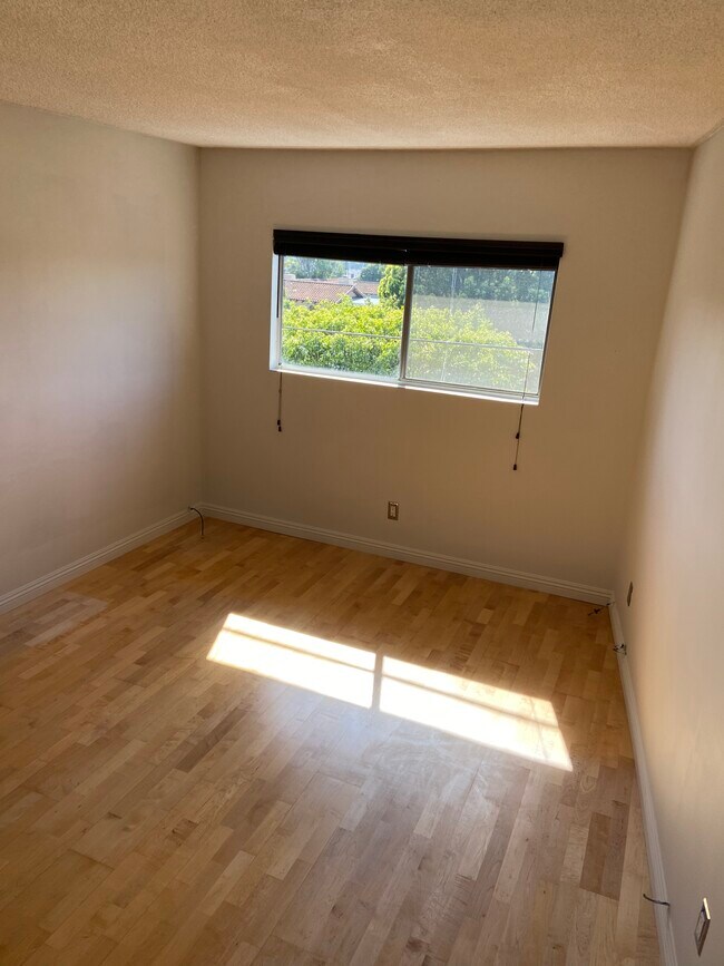 Building Photo - 6601 Springpark Ave