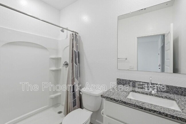 Building Photo - 2761 W Seaver Ave