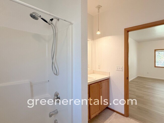 Building Photo - Spacious 2BR/2BA Rambler in Tumwater