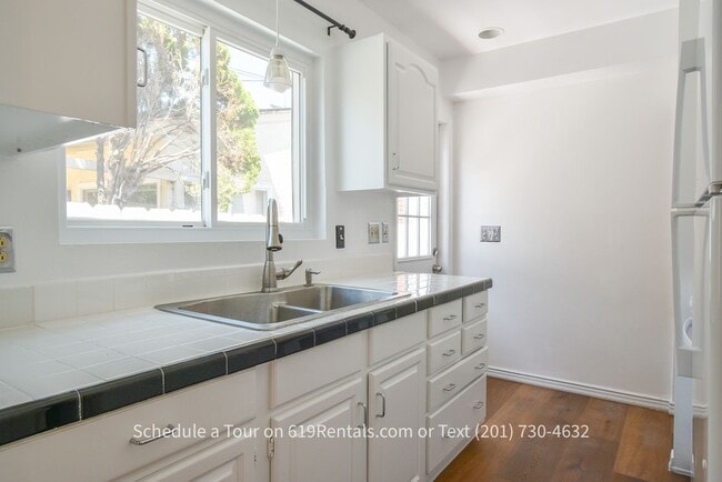 Building Photo - 3 Bedroom, 2 Bath House on Shared Lot