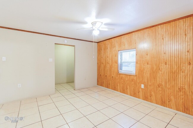 Building Photo - 104 College Dr