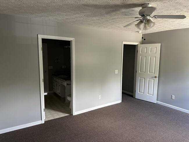 Building Photo - 2003 River Ridge Rd