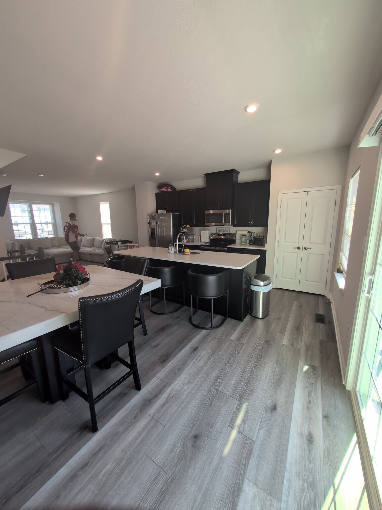 Building Photo - 4138 Riverside Dr