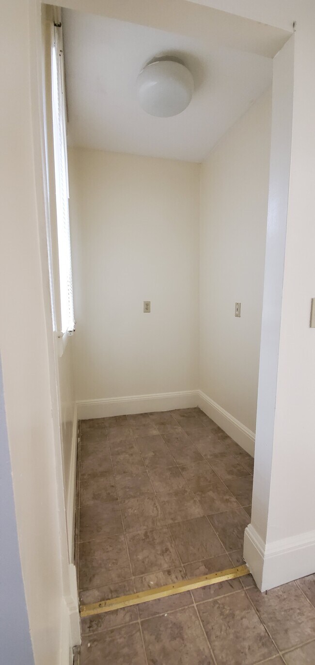 Kitchen nook can be used for storage - 21 Walter St