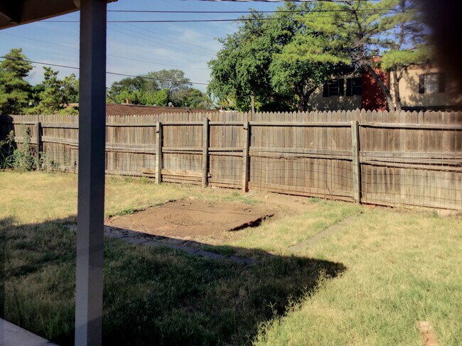 Building Photo - Pre-Leasing  - 3 bed 2 bath