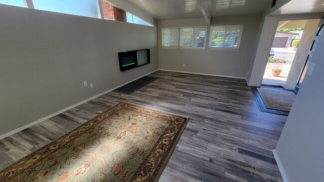 Building Photo - Beautifully renovated 4bd/2ba home in Bay Ho!