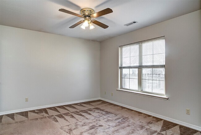 Building Photo - 706 Meghan St