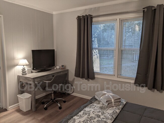 Building Photo - 181 Pine Grove Ln