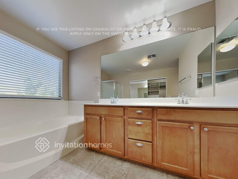 Building Photo - 14170 W Riviera Dr