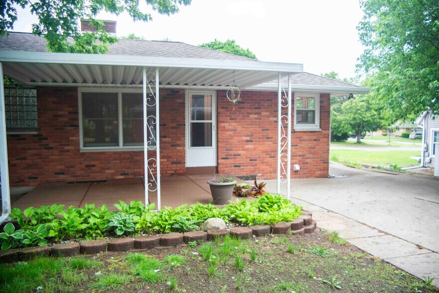 Building Photo - 1311 W Morrell St