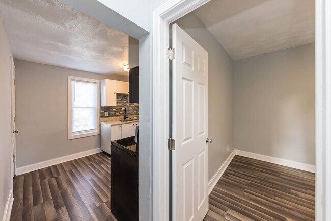 Building Photo - 2-Bedroom Home with Flexible Bonus Room Near Downtown Columbus