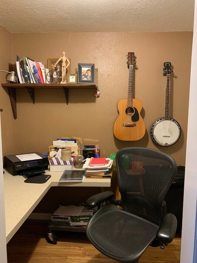 Building Photo - This is a MUST SEE 1 Bedroom, 2 Bath apartment in Loveland