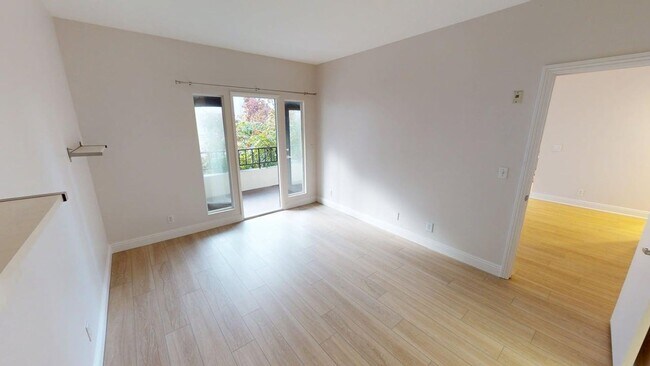 Building Photo - Upgraded 2bd/2Ba Mariana District Condo - Pet Friendly!