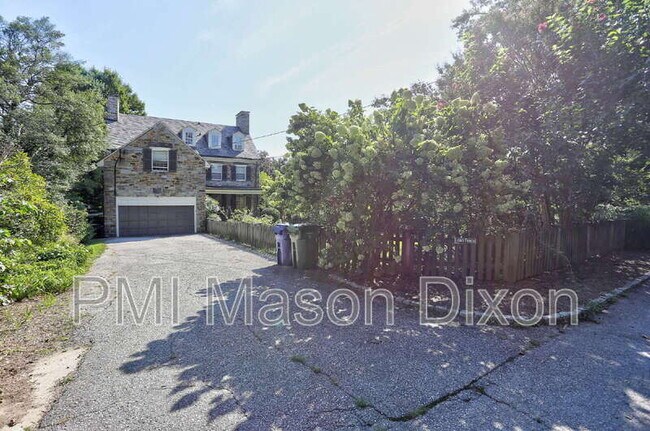 Building Photo - 5304 Springlake Way