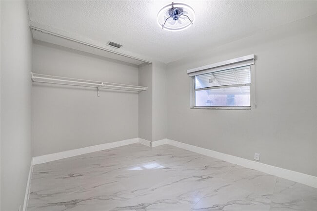 Building Photo - 6220 SW 9th Ct