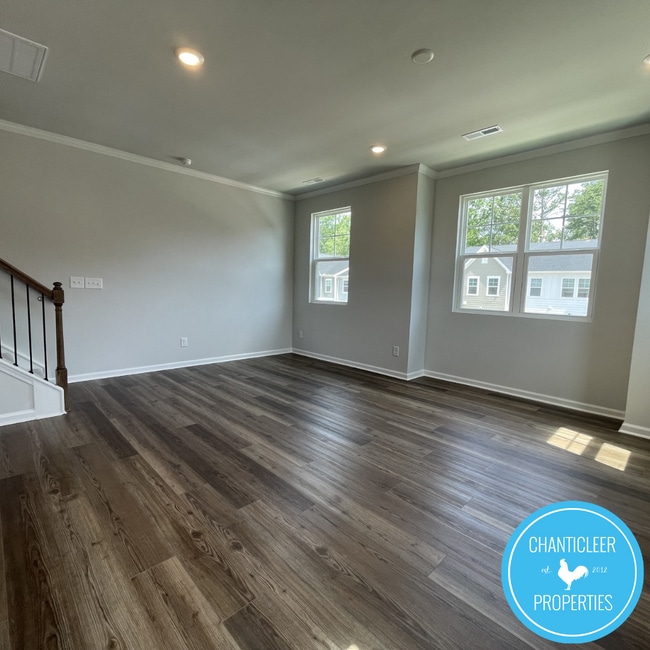 Building Photo - 339 Deercroft Dr
