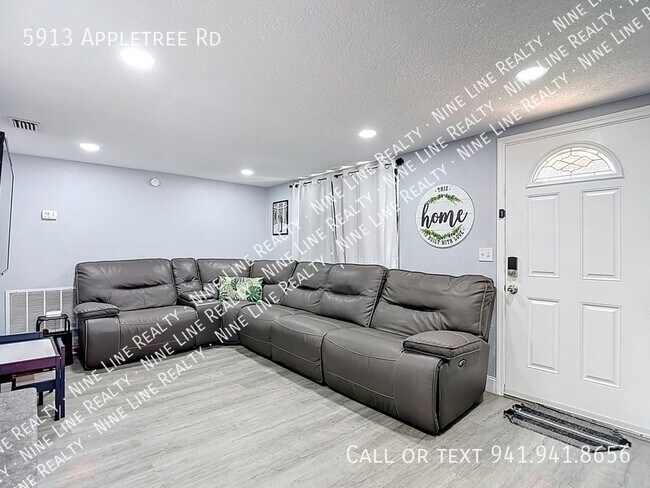 Building Photo - 5913 Appletree Rd