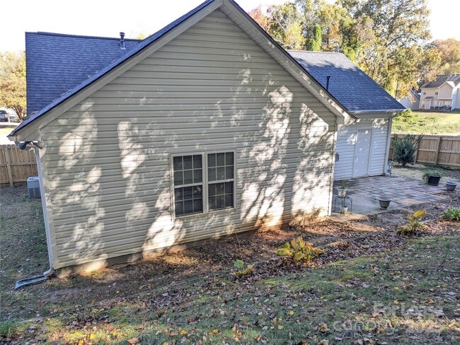 Building Photo - 152 Everett Park Dr