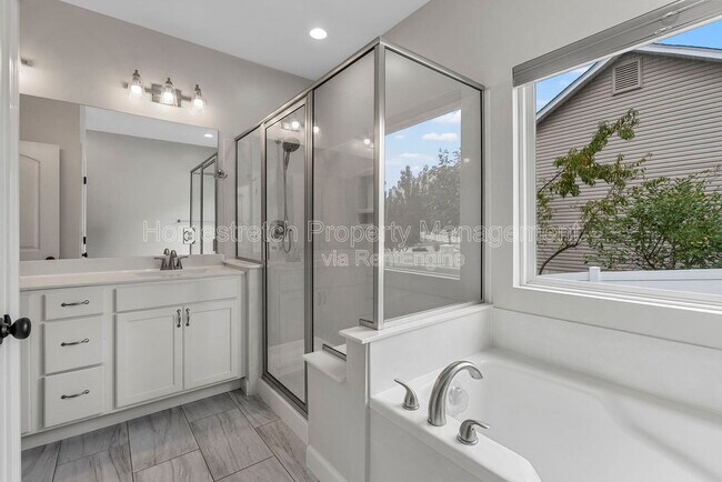 Building Photo - 31873 Tea Olive Dr