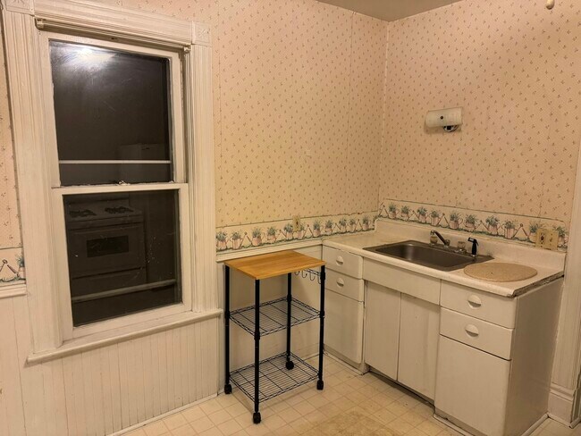 Building Photo - 323 Ash St